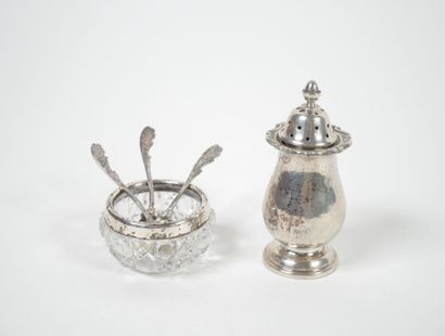 Set including : 
- an 800 thousandths silver...