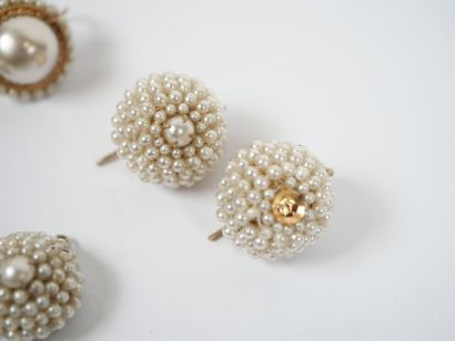 Costume jewelry set including a pair of pearl...