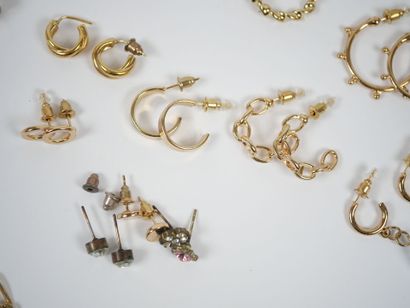Lot of costume jewelry in gold-plated metal...