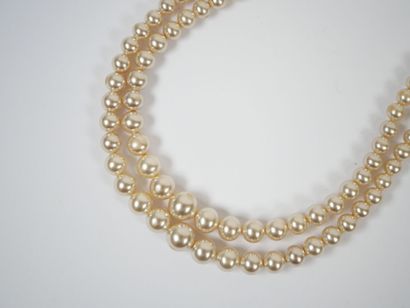 Lot of costume jewelry including : 
- a drop...