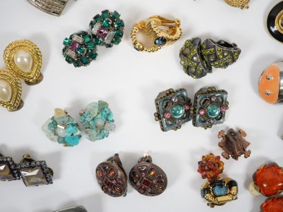 Important lot of fancy ear clips in metal...