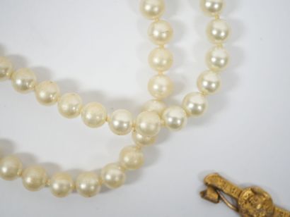 Lot of costume jewelry including pearl necklace,...