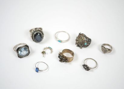 Set of eight fancy rings in metal and silver,...
