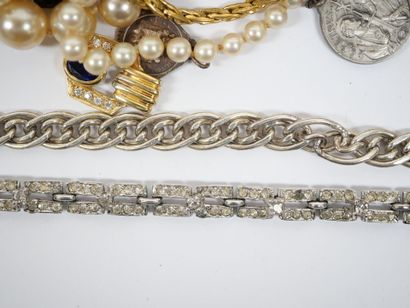 Lot of costume jewelry including necklaces,...