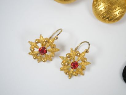 Lot of costume jewelry in gilded metal including...