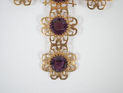 Set in openwork gilt metal adorned with crimped...