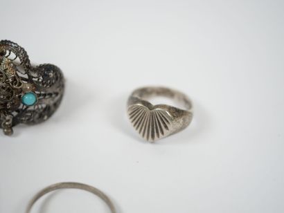 Set of eight fancy rings in metal and silver,...