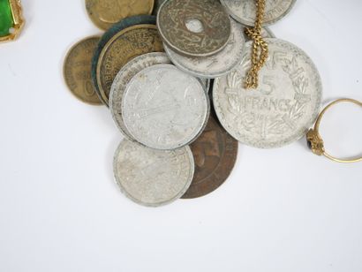 Lot of costume jewelry including watches,...