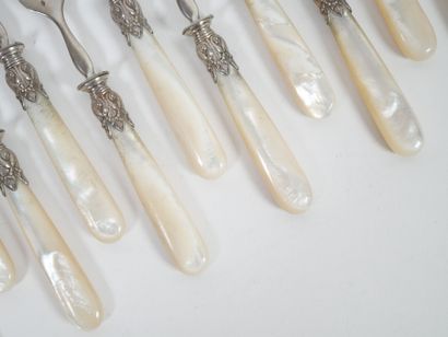 Set of 12 silver oyster forks, metal ferrules,...