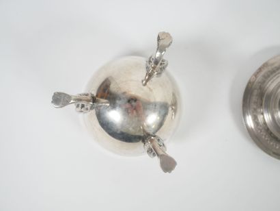 Covered ovoid sugar bowl in silver with chased...