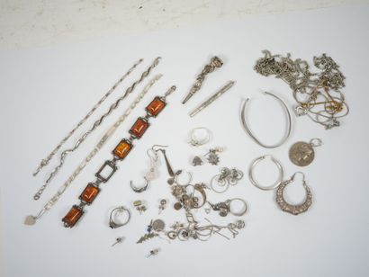 Lot of silver including mechanical pencil,...