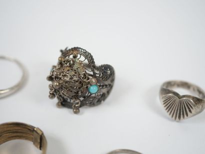 Set of eight fancy rings in metal and silver,...