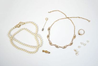 Lot of costume jewelry including pearl necklace,...