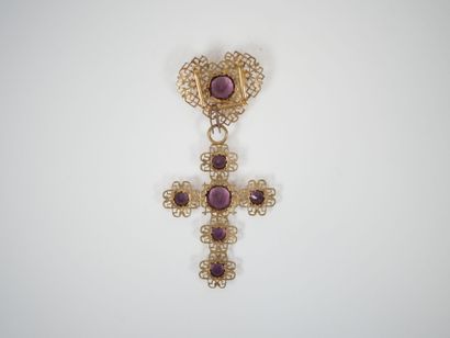 Set in openwork gilt metal adorned with crimped...