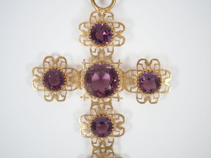 Set in openwork gilt metal adorned with crimped...