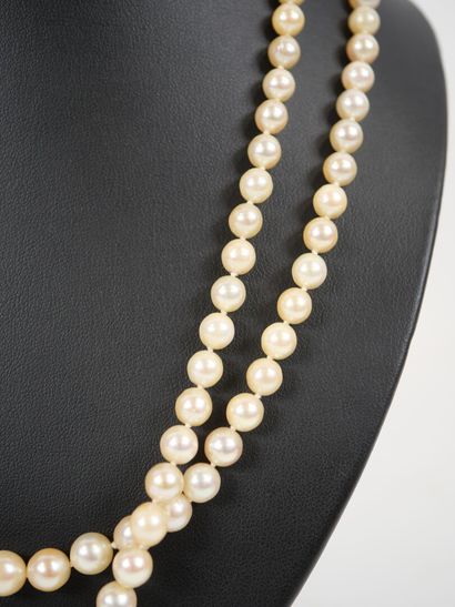 Necklace with two strands of pearls, the...
