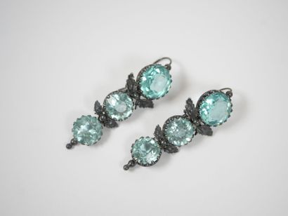 Metal and blue glass bead set with claw-set...