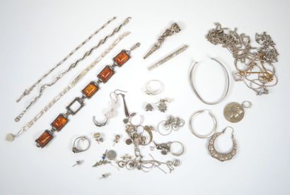 Lot of silver including mechanical pencil,...