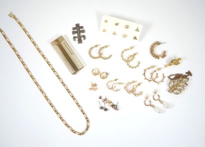 Lot of costume jewelry in gold-plated metal...
