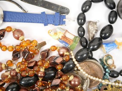 Lot of costume jewelry including watches,...