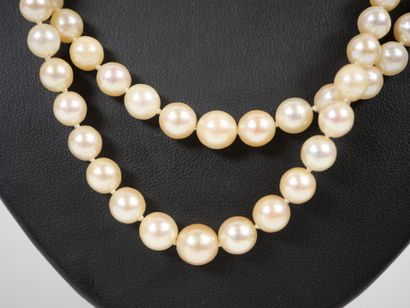 Necklace with two strands of pearls, the...