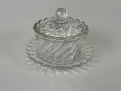 BACCARAT.
Small covered crystal sugar bowl.
Stamped.
H....