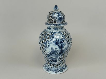 DELFT, 20th century.
Covered earthenware...