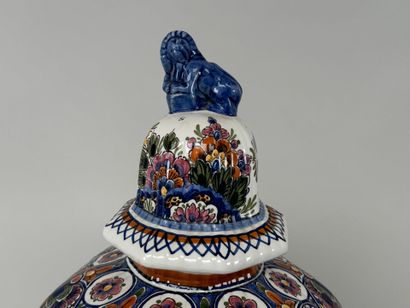 DELFT, 20th century.
Large polychrome earthenware...