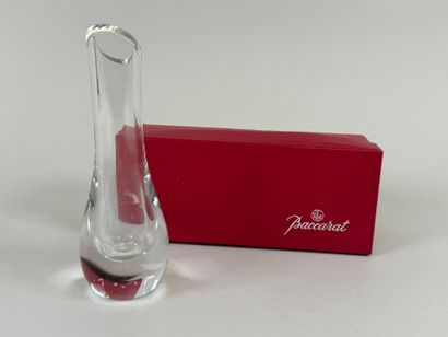 BACCARAT.
Small crystal soliflore vase.
H....