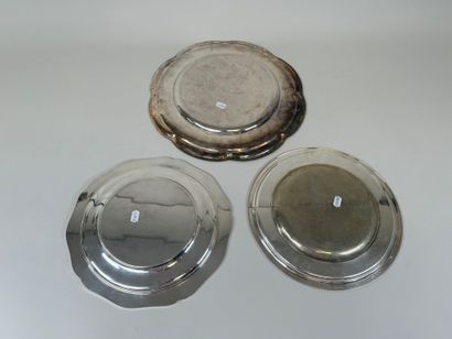 G. WISKEMANN.
Two silver-plated serving dishes,...