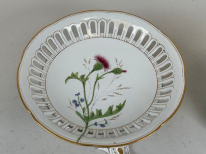 Large porcelain breakfast cup decorated with...