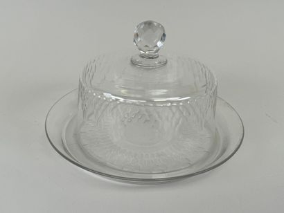 Crystal bell and display.
D. 22 cm (dish...