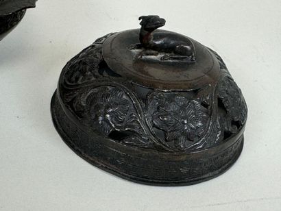 ASIA, 20th century.
Tripod openwork bronze...