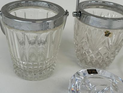 SEVRES.
Ashtray in cut crystal.
H. 6 cm.
D....