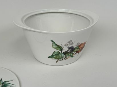 VILLEROY et BOCH.
Polychrome porcelain covered...