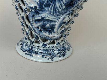 DELFT, 20th century.
Covered earthenware...