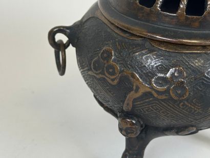 ASIA, 20th century.
Tripod openwork bronze...