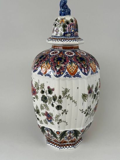 DELFT, 20th century.
Large polychrome earthenware...