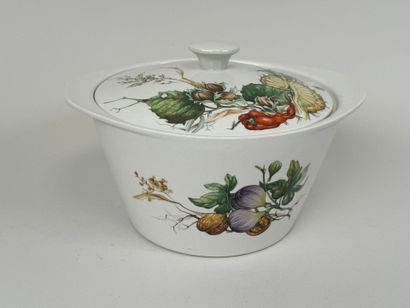 VILLEROY et BOCH.
Polychrome porcelain covered...
