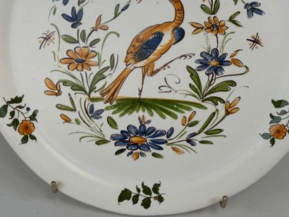 MOUSTIERS, 20th century.
Circular pie dish...