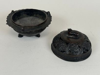 ASIA, 20th century.
Tripod openwork bronze...