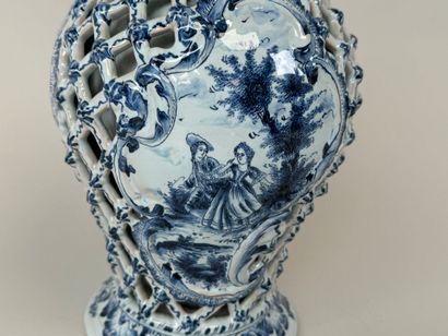 DELFT, 20th century.
Covered earthenware...