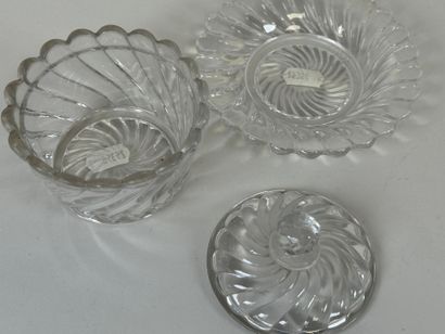 BACCARAT.
Small covered crystal sugar bowl.
Stamped.
H....