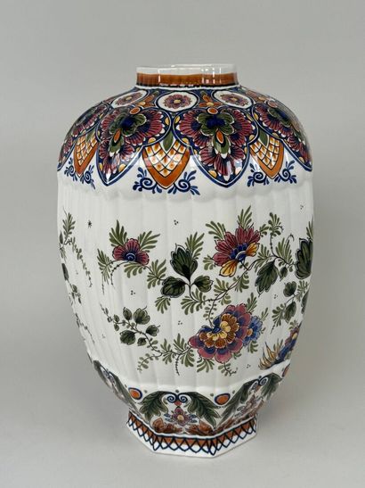 DELFT, 20th century.
Large polychrome earthenware...