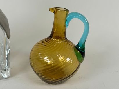 Lot including :
- a glass whisky decanter...