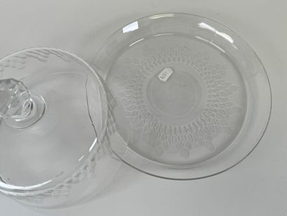 Crystal bell and display.
D. 22 cm (dish...