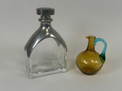 Lot including :
- a glass whisky decanter...