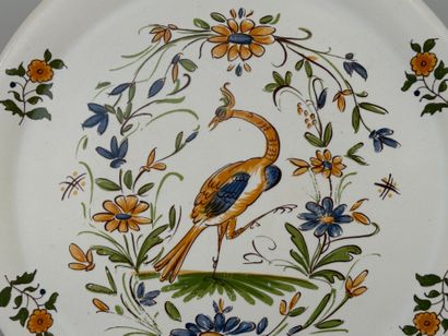 MOUSTIERS, 20th century.
Circular pie dish...