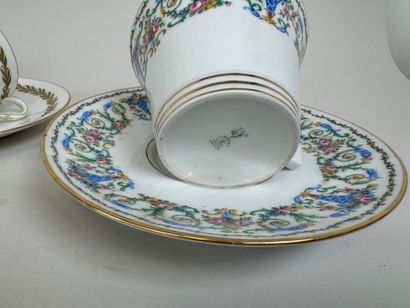 Lot including:
- E. GALLARD à tours.
White...