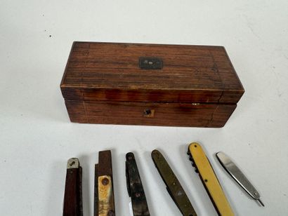 Small collection of six pocket knives in...